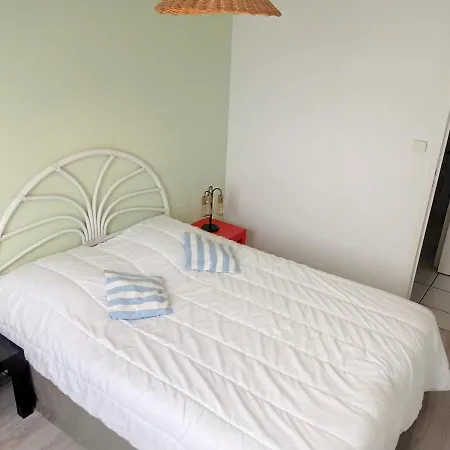 شقة Avec Balcon, Proche Des Plages Et Commerces - Fr-1-361-89