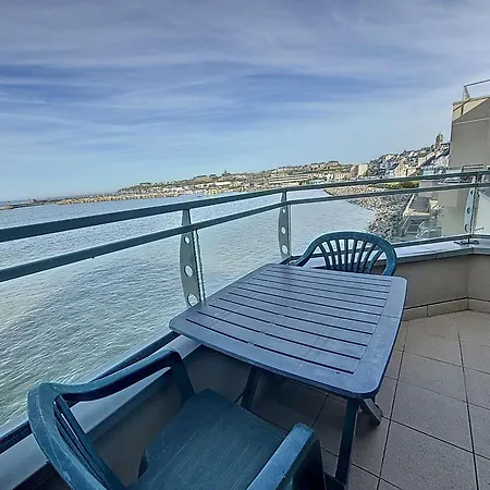 Avec Balcon, Proche Des Plages Et Commerces - Fr-1-361-89 * Γκρανβίλ