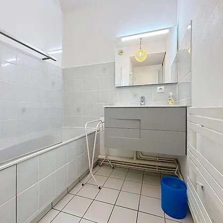 Avec Balcon, Proche Des Plages Et Commerces - Fr-1-361-89