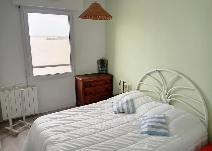 Avec Balcon, Proche Des Plages Et Commerces - Fr-1-361-89 Appartement Granville