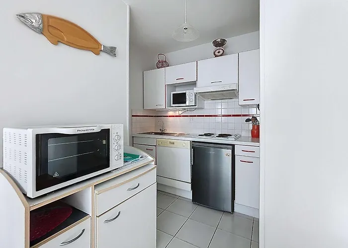 Avec Balcon, Proche Des Plages Et Commerces - Fr-1-361-89