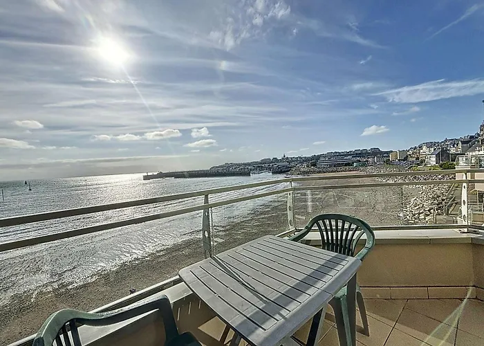 Avec Balcon, Proche Des Plages Et Commerces - Fr-1-361-89