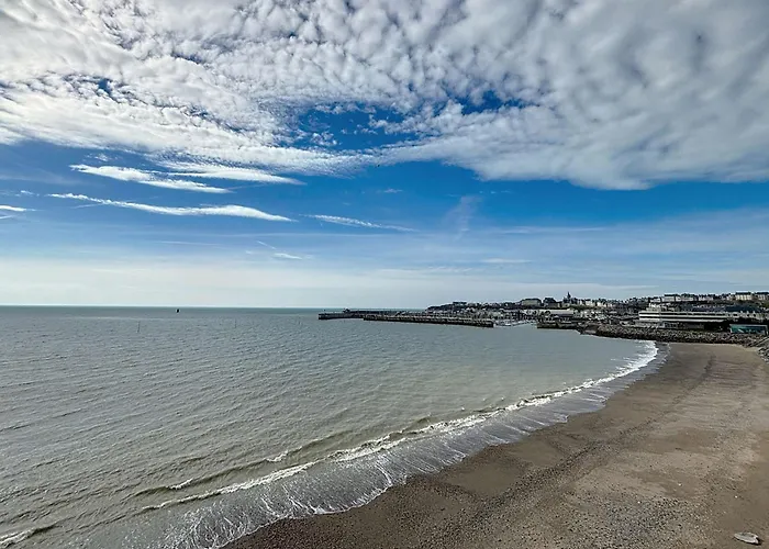 Avec Balcon, Proche Des Plages Et Commerces - Fr-1-361-89 Granville