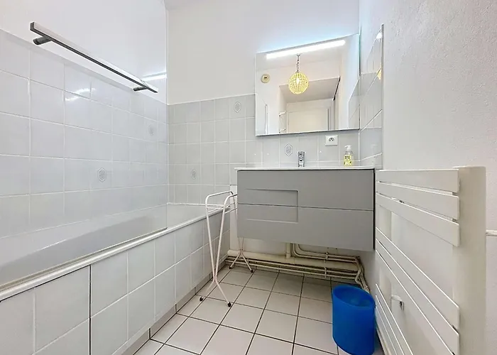 Avec Balcon, Proche Des Plages Et Commerces - Fr-1-361-89